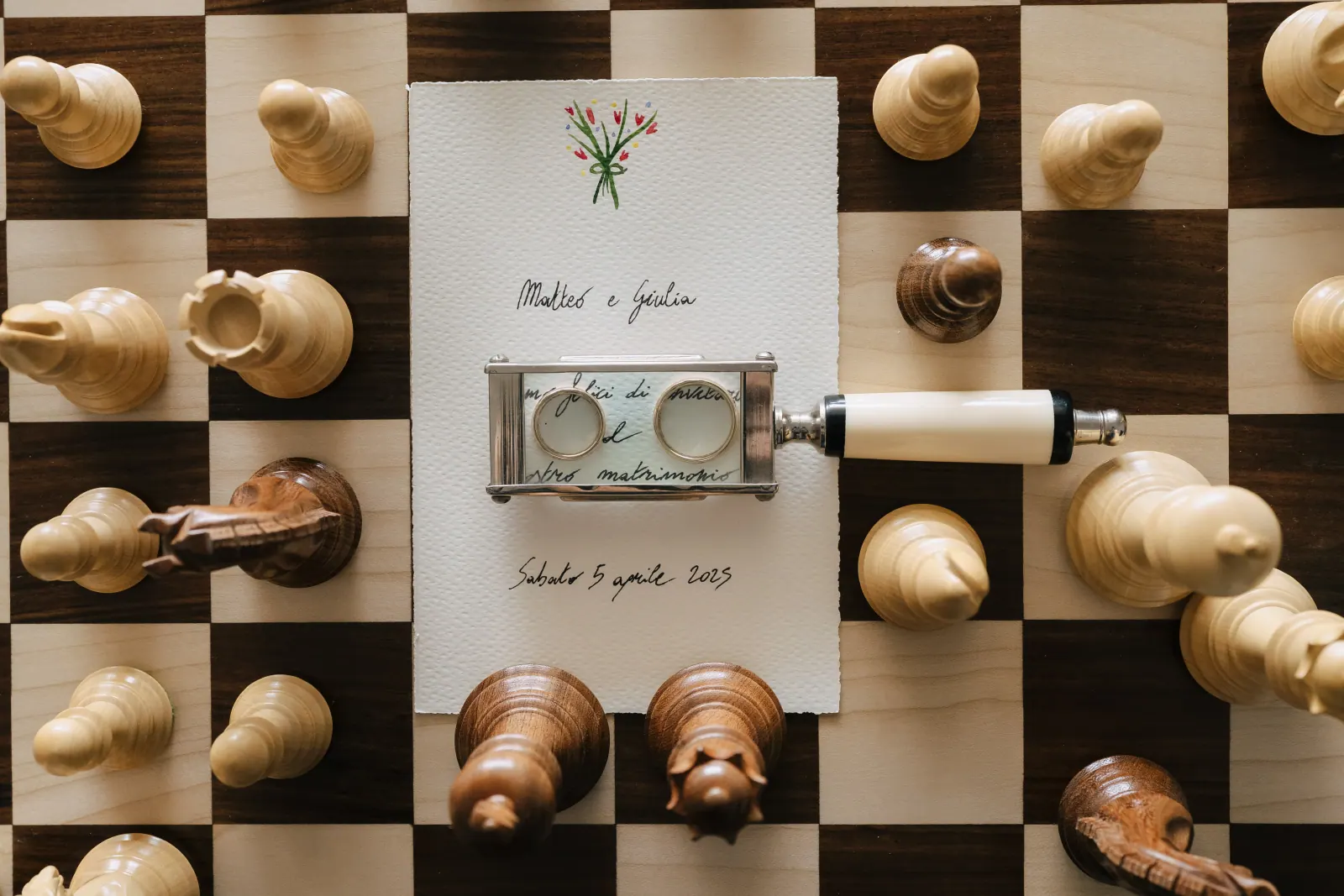 Mise en place elegante per ricevimento di matrimonio
